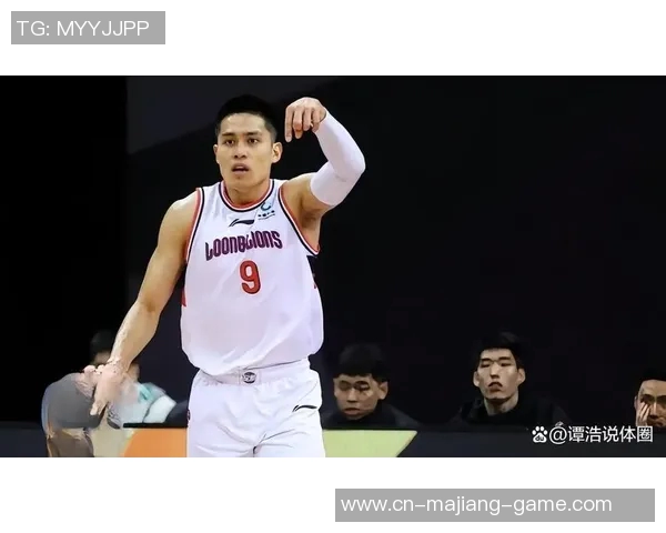 季后赛精彩对决曾凡博砍下30分陈盈骏连中四记三分球助队取胜